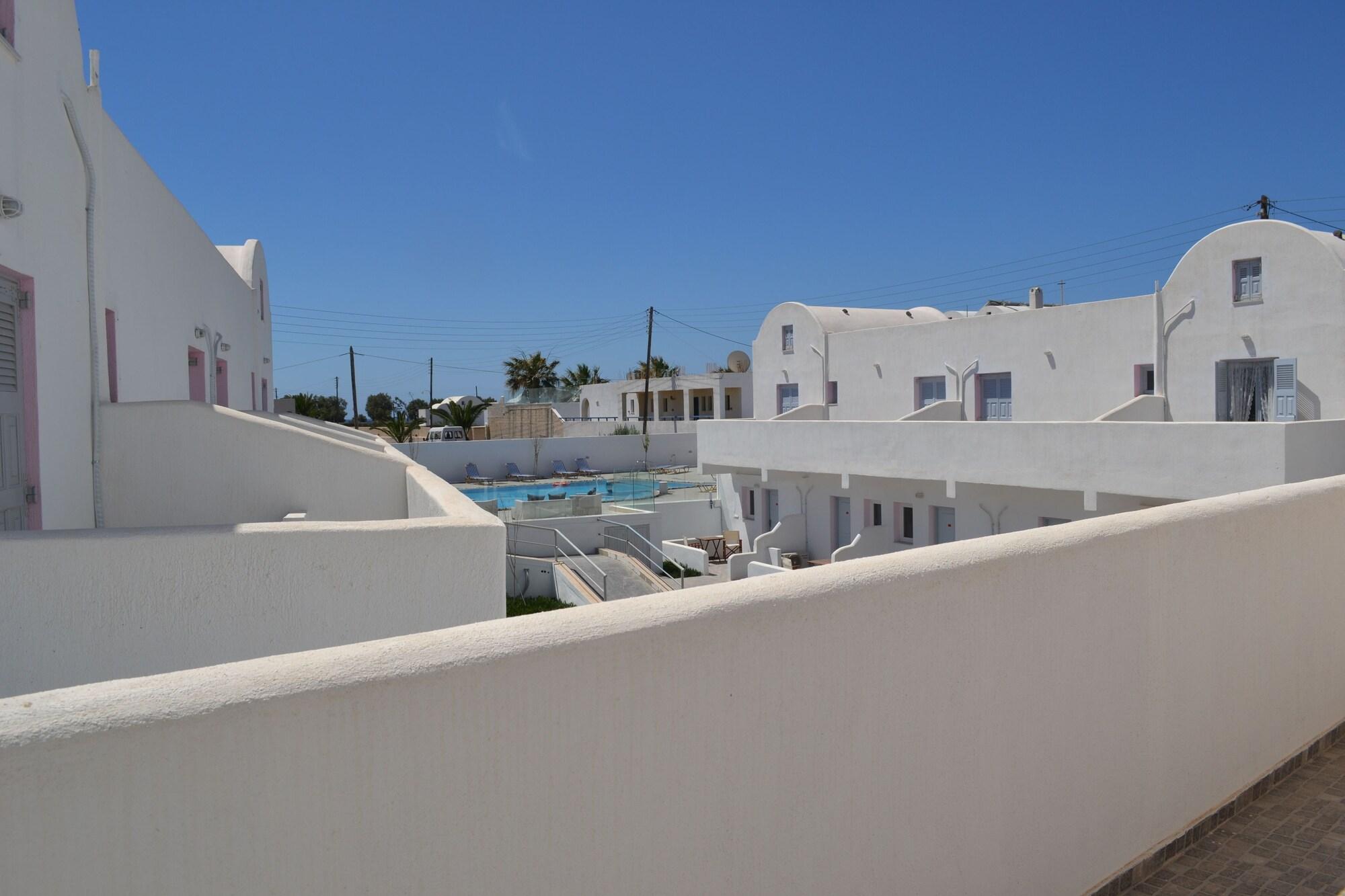 Odysseas 3* Perivolos (Santorini)