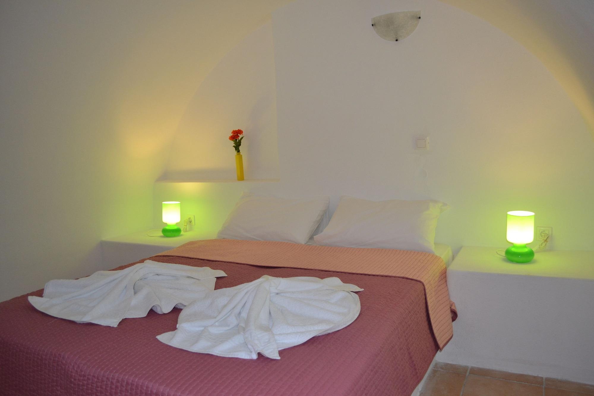 Odysseas 3* Perivolos (Santorini)