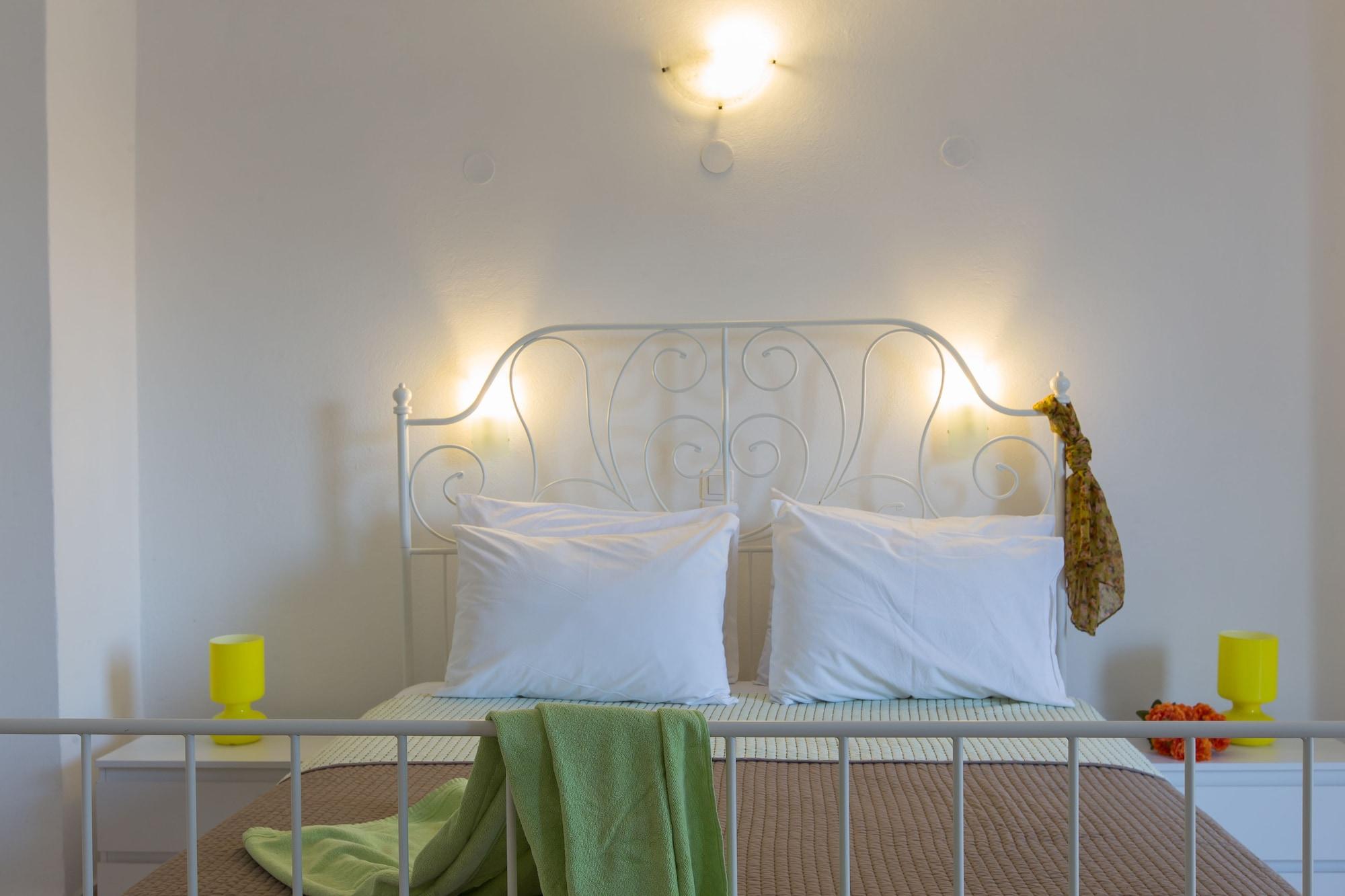 Odysseas 3* Perivolos (Santorini)
