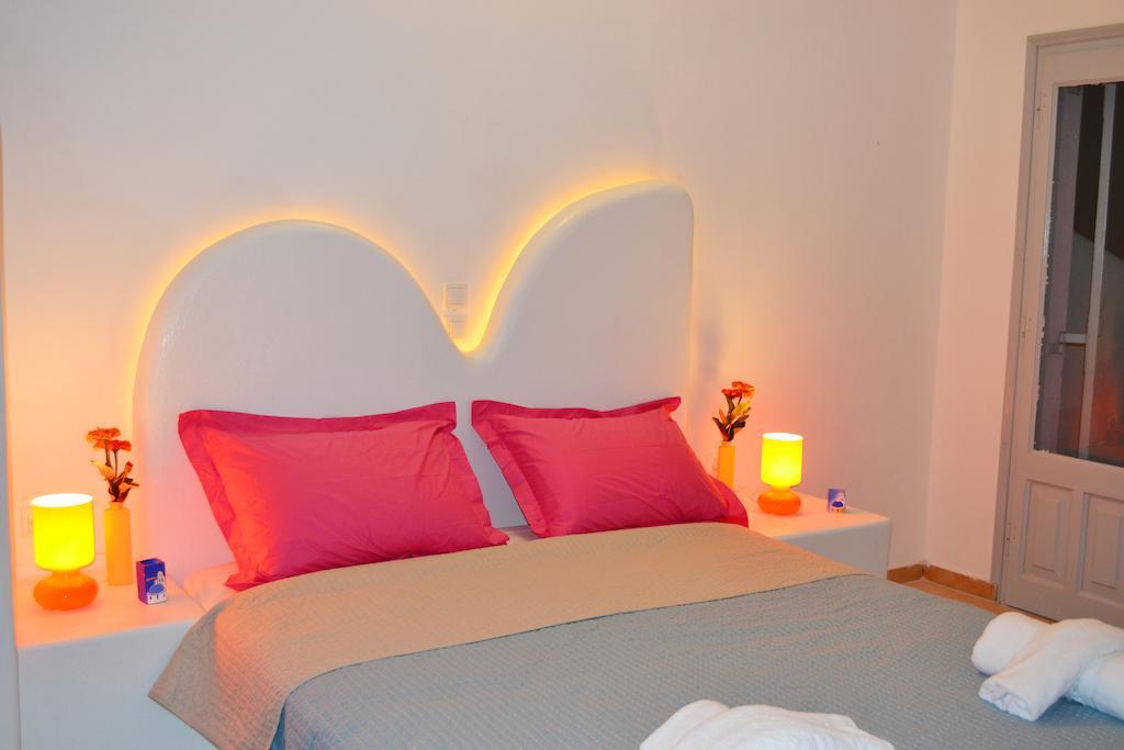 Odysseas 3* Perivolos (Santorini)