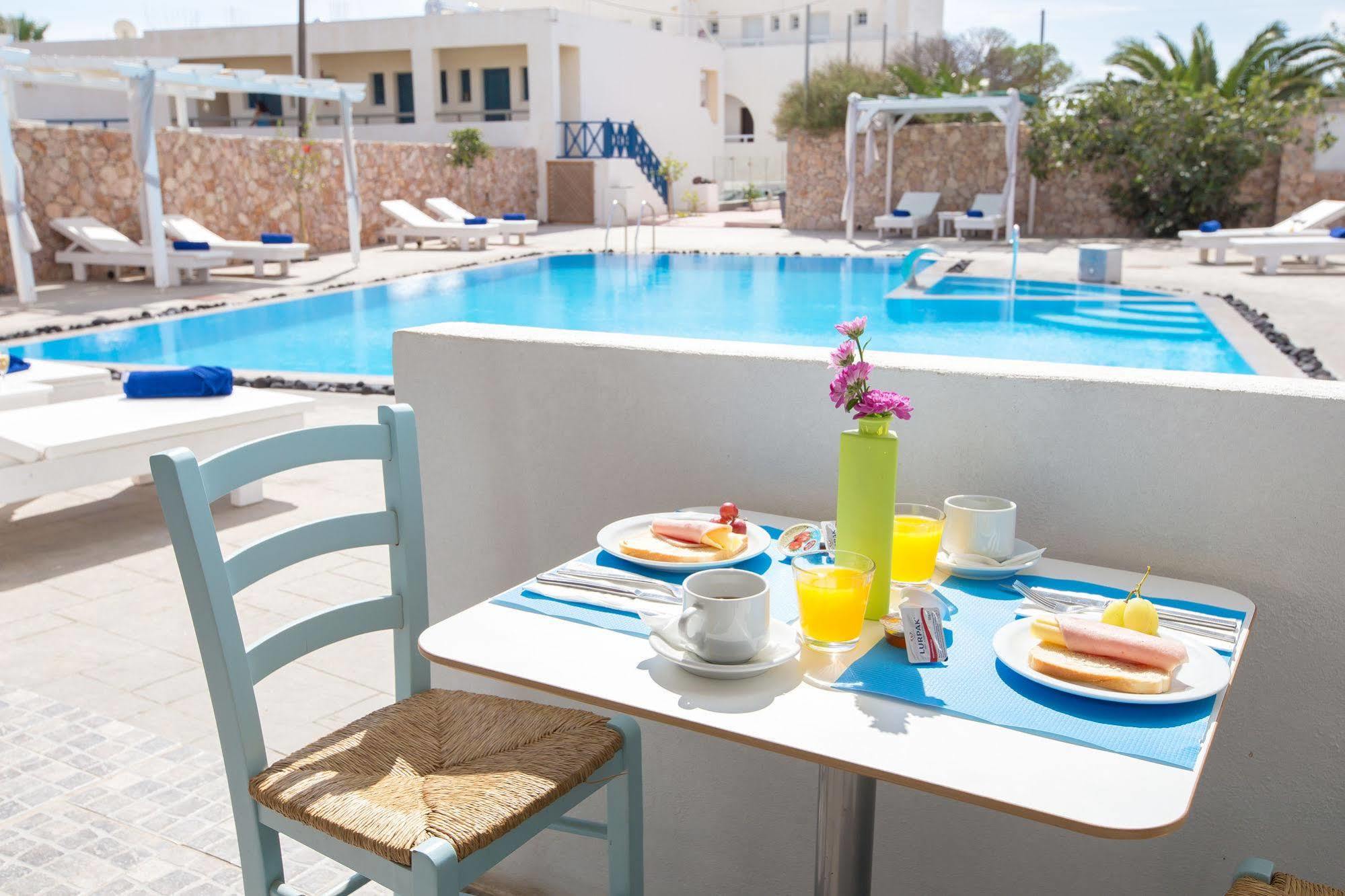 Hotel Odysseas Perivolos (Santorini)